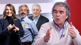 Vicky Davila entrevistará en vivo a Sergio Fajardo
Domingo 3 mayo 2026
Paloma Valencia
Juan Daniel Oviedo.
Álvaro Uribe