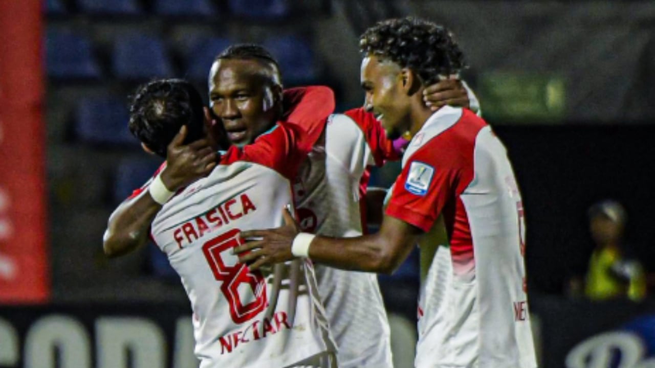 Santa Fe celebrando su triunfo sobre Deportivo Pasto en la fecha 18 de la Liga BetPlay 2026-l.
