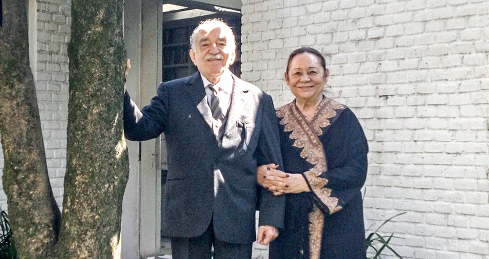 El 12 de octubre de 2012 posaron en el patio de su casa en Ciudad de México, en una emulación de la misma instantánea que les hicieron la mañana en que se anunció el Premio Nobel, 30 años atrás, y que va en la portada del libro. 