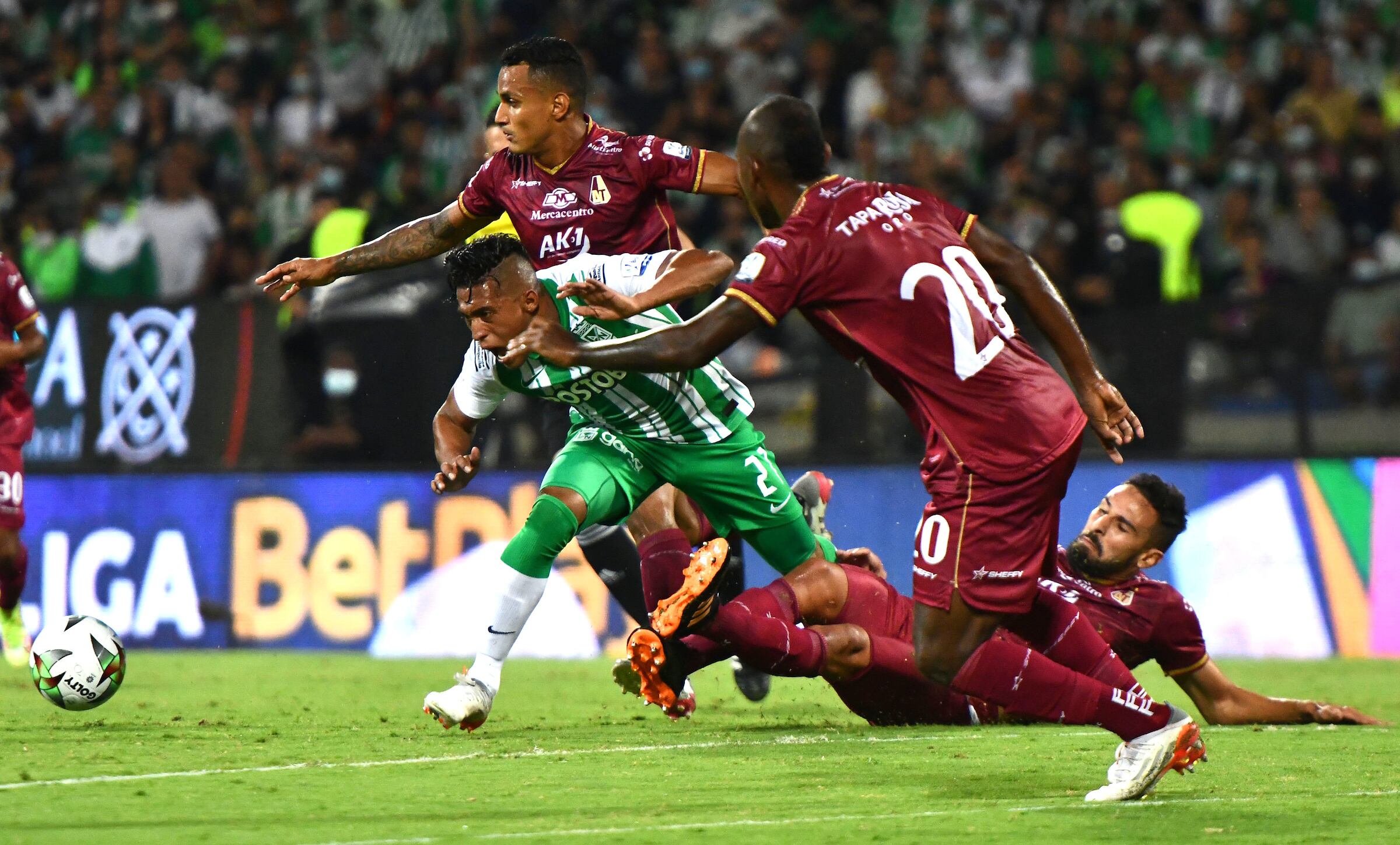 MEDELLÍN-COLOMBIA,03-02-2022:Atlético Nacional y Deportes Tolima durante partido por la fecha 4 entre Atlético Nacional y Deportes Tolima como parte de la Liga BetPlay DIMAYOR I 2022 jugado en el estadio Atanasio Girardot de la ciudad de Medellín. /Atletico Nacional and Deportes Tolima during Match for the date 4 between Atletico Nacional and  Deportes Tolima part BetPlay DIMAYOR League I 2022 played at Atanasio Girardot stadium in Medellin. Photo: VizzorImage / Luis Benavides / Contribuidor