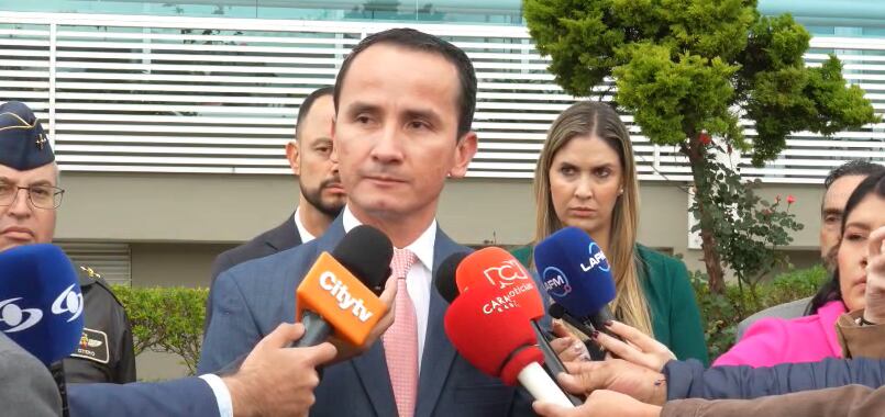 Coronel Álvaro Mujica, secretario de la Autoridad Aeronáutica 
Aeronáutica Civil de Colombia, en declaraciones sobre denuncia de controladores de tránsito aéreo.