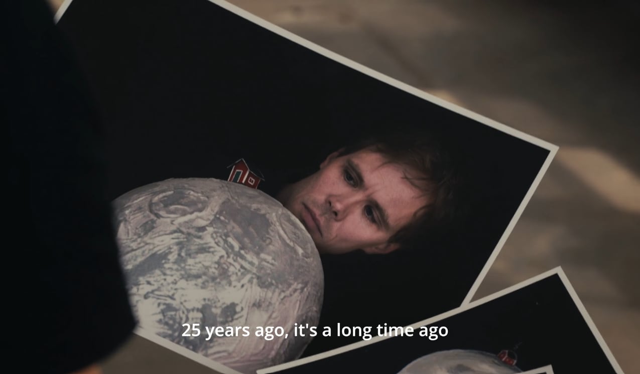 The Moonhouse, la casa roja de Mikael Genberg, es el resultado de 25 años de ambición artística, ahora a punto de llegar a la luna.