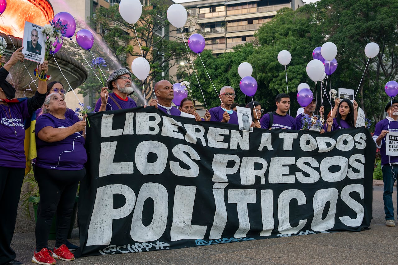 La medida responde a un aumento significativo en las detenciones arbitrarias de ciudadanos estadounidenses por parte del régimen de Nicolás Maduro, situando a Venezuela como la nación con mayor número de estadounidenses detenidos injustamente en el mundo.