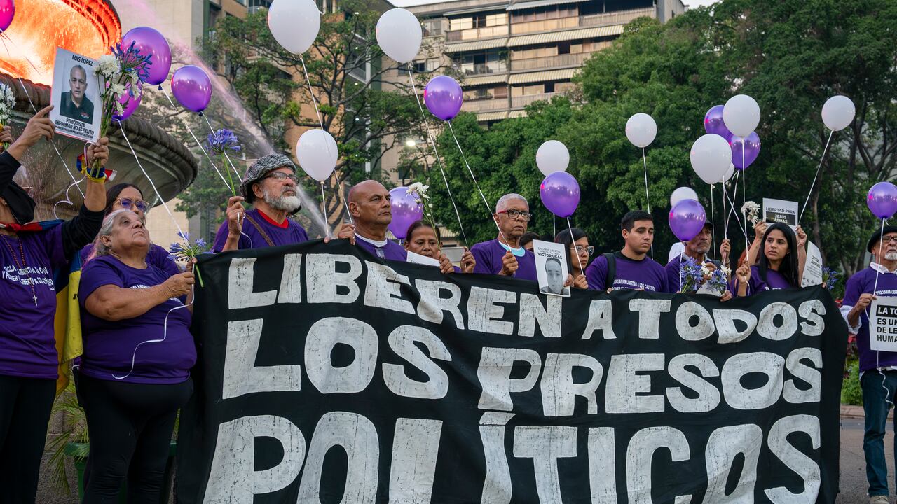 Familiares en Venezuela piden la liberación de presos políticos en Caracas.