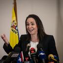 María Corina Machado, habla durante una conferencia de prensa luego de ser vetada de las próximas elecciones del 4 de julio de 2023 en Caracas, Venezuela. (Photo by Carlos Becerra/Getty Images)