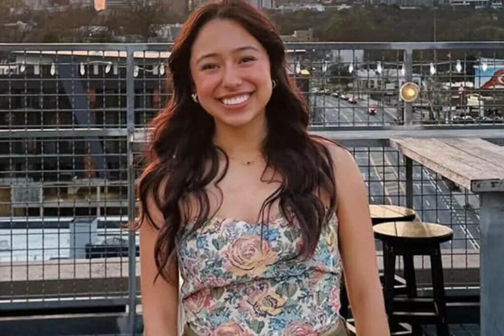 La situación se torna aún más dramática considerando que su padre, José Francisco Arias Tovar, fue arrestado semanas antes por una infracción menor de tránsito y también se encuentra detenido.