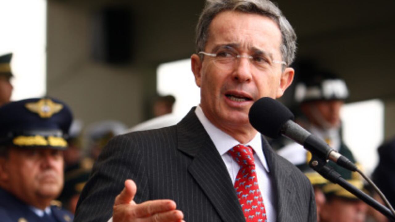 Álvaro Uribe Vélez Expresidente, 60 años
