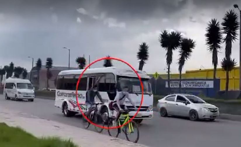 La pólvora también está siendo transportada en bicicletas.
