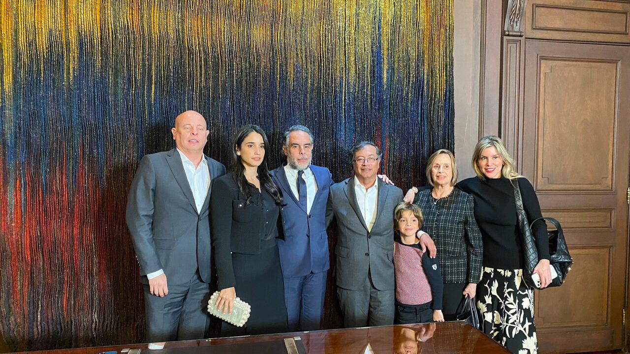 El nuevo embajador de Colombia en Venezuela, Armando Benedetti, al término del acto de posesión.