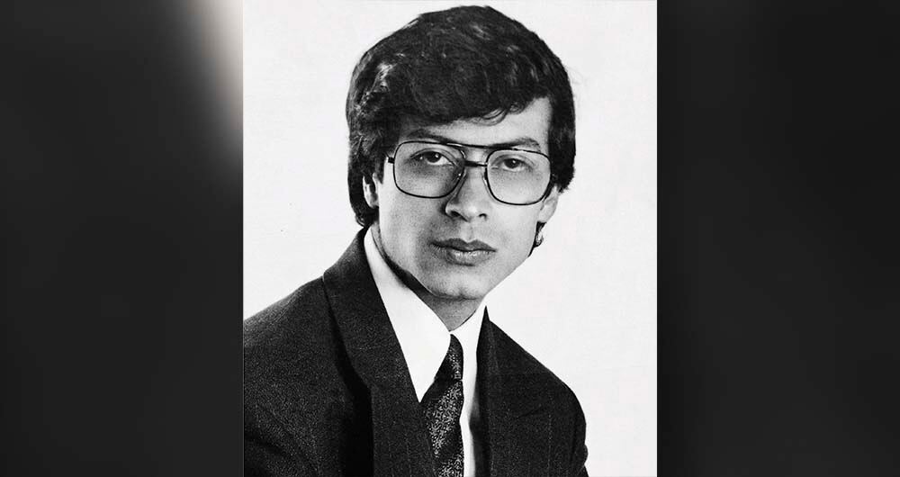 Petro estudió el bachillerato en el San Juan Bautista de La Salle, donde muchos años antes había estudiado también Gabriel García Márquez.