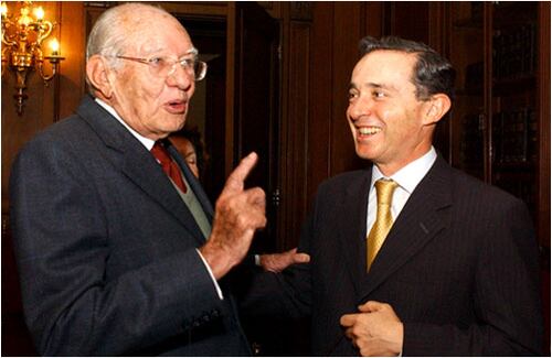 Su relación con el presidente Álvaro Uribe tuvo dos etapas: en una López le ayudó a crecer como político y en la otra fue su contradictor respecto a temas como el acuerdo humanitario. 