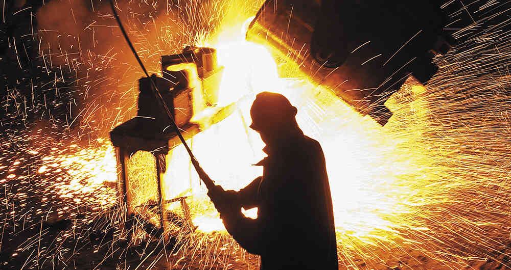 El sector de hierro y acero en Colombia se mantiene en alerta ante la fuerte presión a la baja de los precios internacionales, derivada de la sobreoferta proveniente de China, líder del mercado global. 