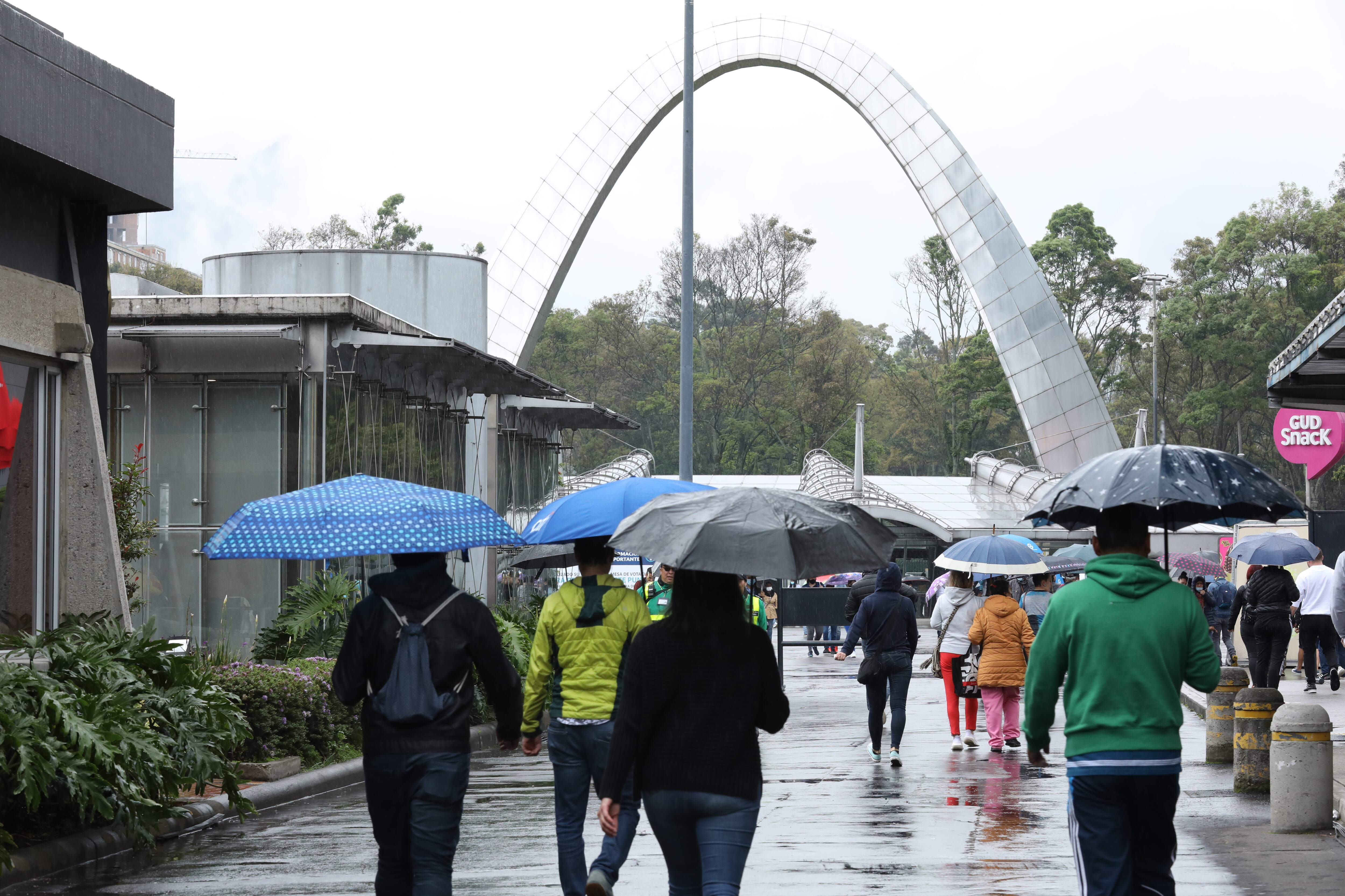 Corferias votaciones, filas, gente