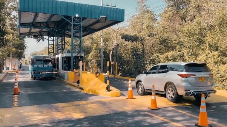 El peaje comunica a los municipios de Coveñas y Tolú.