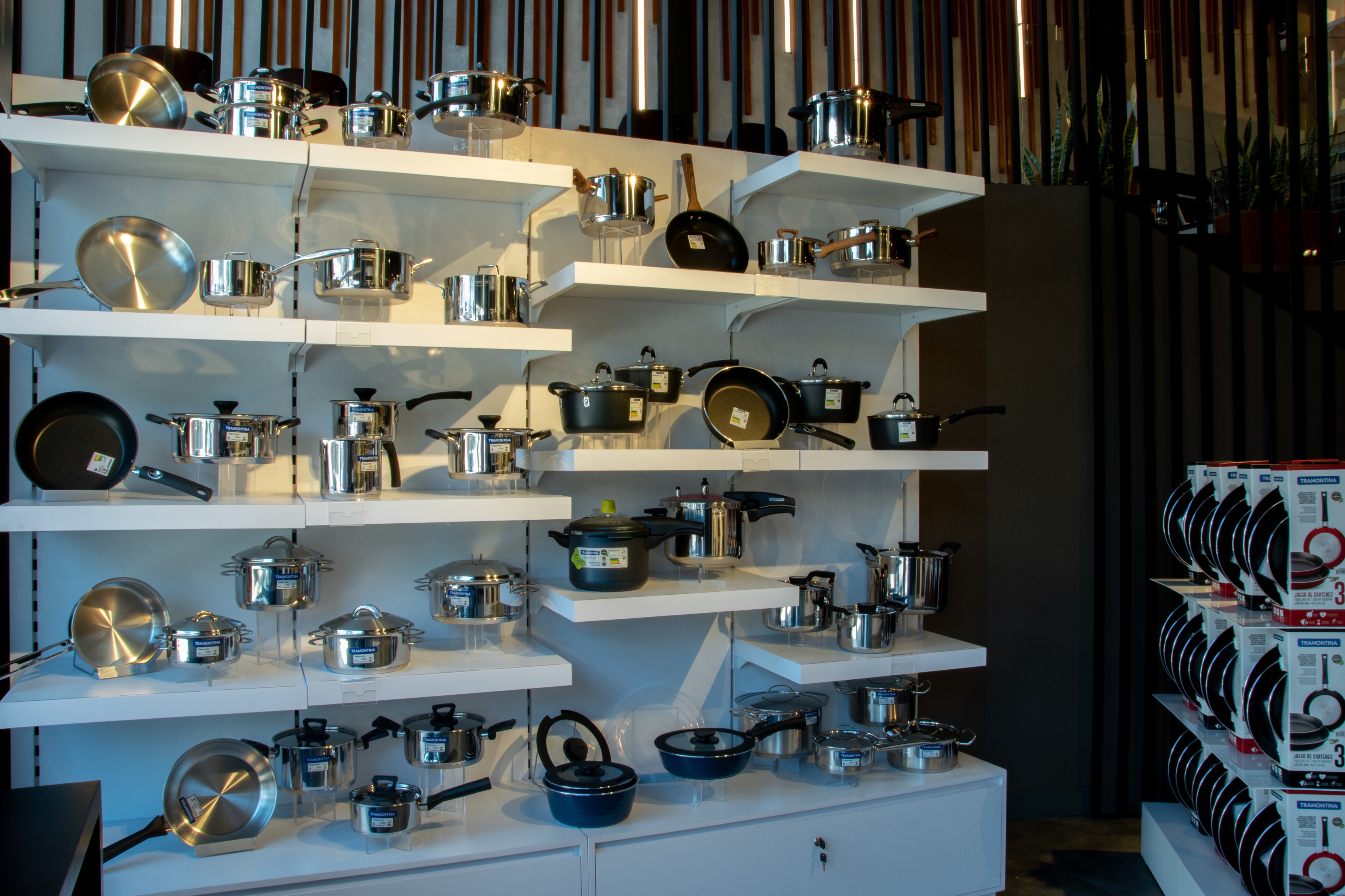 Los tres sartenes que no pueden faltar en la cocina, de acuerdo con expertos culinarios