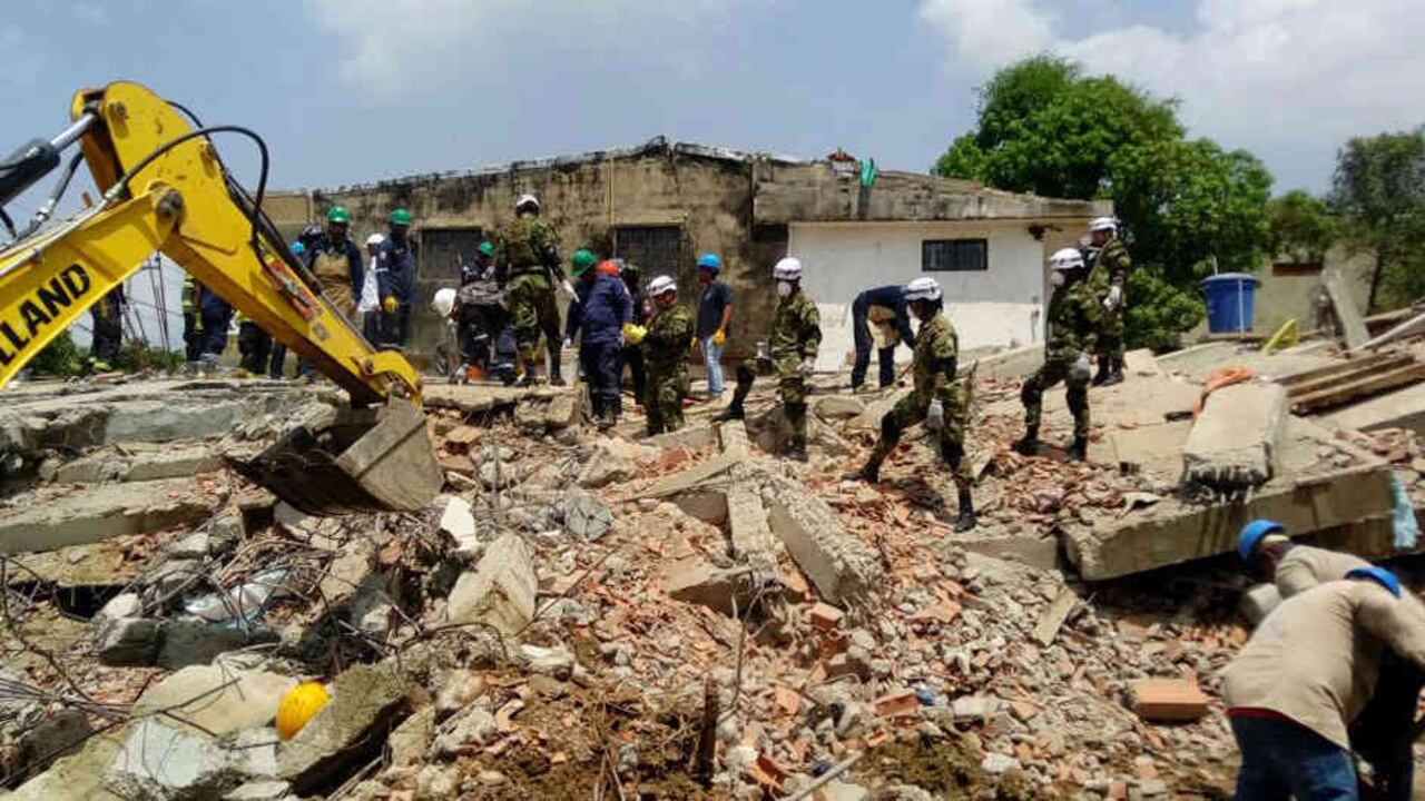 El desplome del edificio Blas de Lezo II en Cartagena la semana pasada dejó 21 obreros muertos y 26 más heridos. Lo preocupante es que los constructores tienen 32 proyectos más ya entregados o en obra, muchos de los cuales sin licencia.