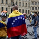 Venezolanos se congregan en la Plaza de Bolívar, de Bogotá, para manifestar su rechazo a los resultados de las recientes elecciones presidenciales.