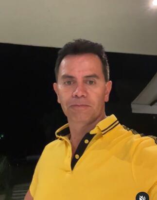 Captaron a Jhonny Rivera con una mujer misteriosa.