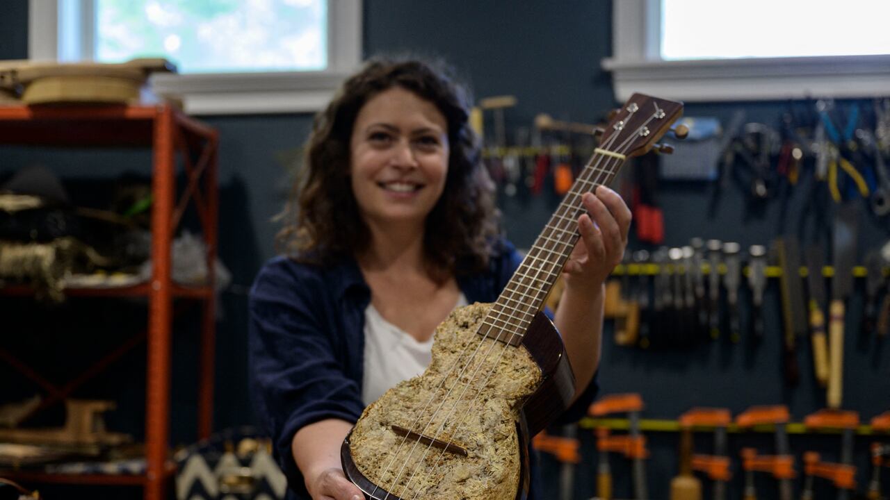 Rachel Rosenkrantz en su estudio en Rhode Island, Estados Unidos. Su método es una solución novedosa y amigable con el ambiente.