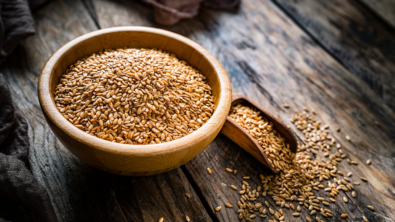 La linaza tiene un alto contenido de fibra.