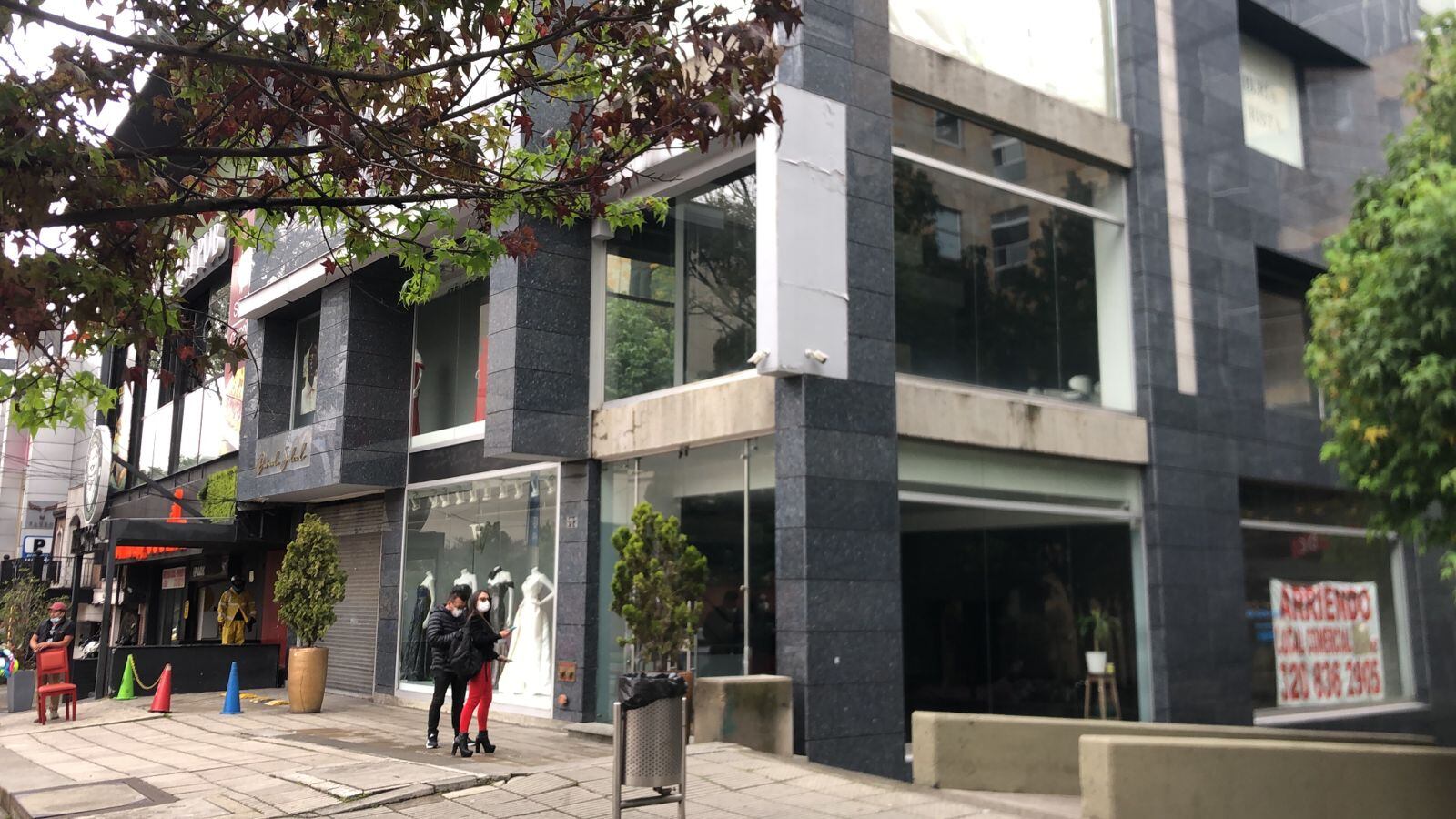 Exterior de Peluquería de Mauricio Leal.