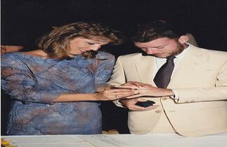 En 1987 se casó con María Clemencia Rodríguez. Ambos afirman que fue “amor a primera vista”. Tienen tres hijos, Martín, María Antonia y Esteban.