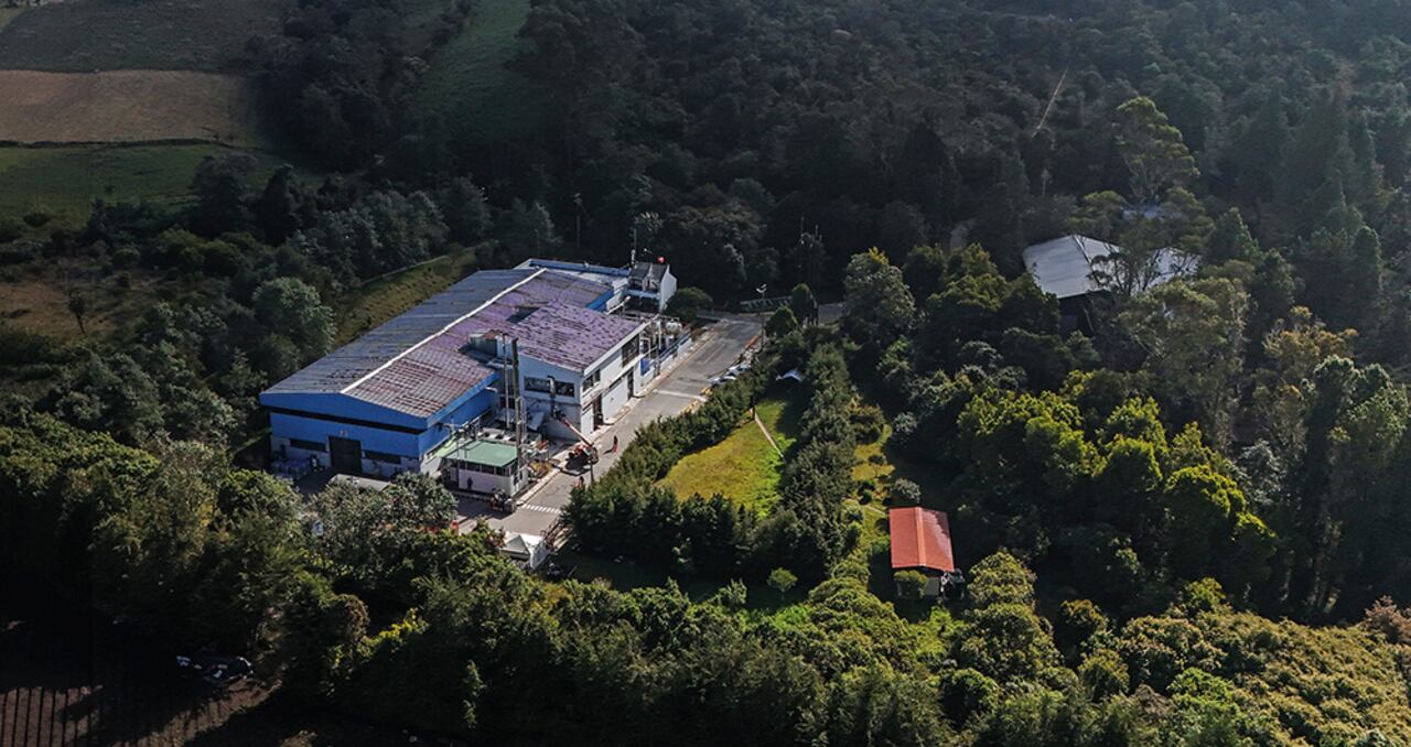 Esta es la planta de Manantial desde donde se almacena y se embotella el agua que Coca-Cola vende en el país.