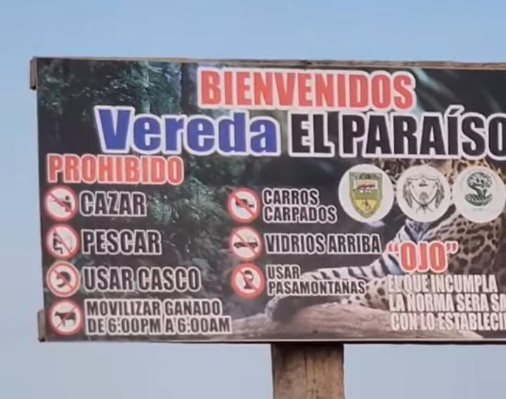 Al peor estilo de cuando la guerrilla de las Farc estaba activa, las disidencias instalan vallas para decirle a los pobladores como se deben mover por los territorios.