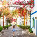 Programa "Upgrade" de "Best Tourism Villages by UNWTO": Apoya a los pueblos en sus esfuerzos para cumplir los criterios de reconocimiento, ayudando en áreas identificadas como deficiencias durante la evaluación.