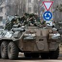 Vehículos blindados del Ejército de Rusia visto el 25 de febrero en Armyansk, Crimea. (Foto: Stringer | AFP)