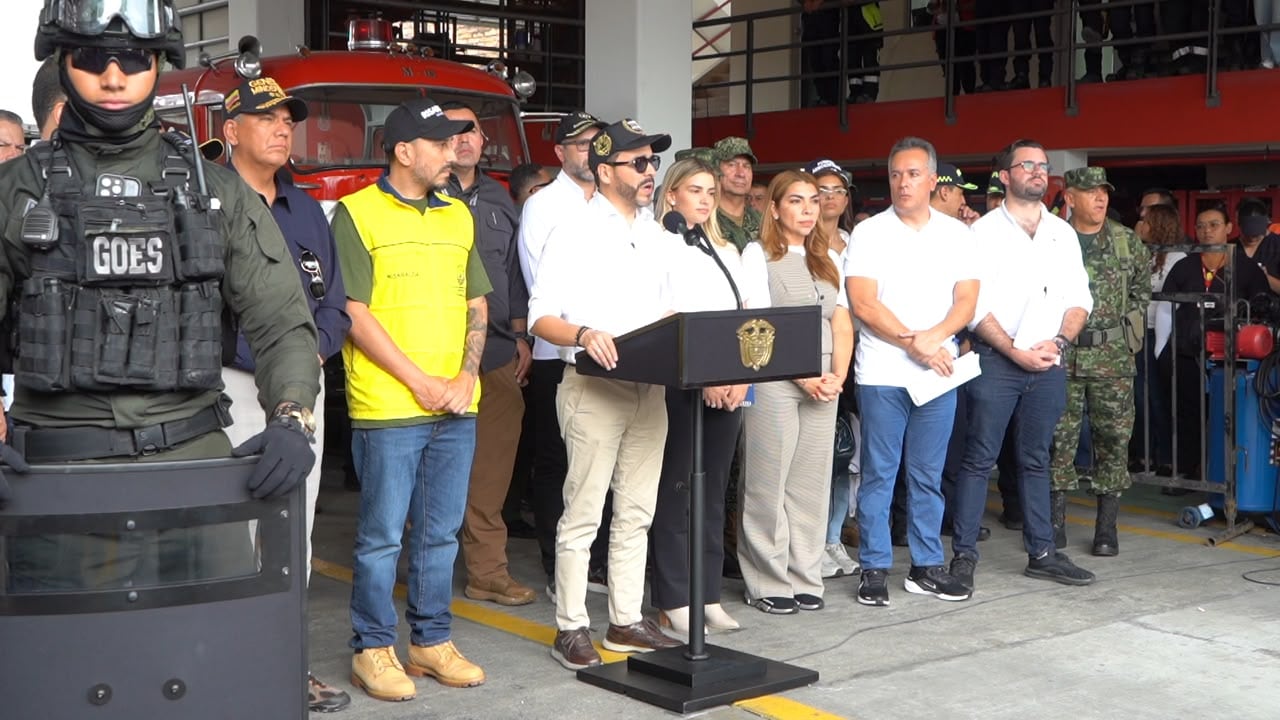 El presidente Abelardo De La Espriella dirige las operaciones de atención de la emergencia causada por el sismo en Colombia.