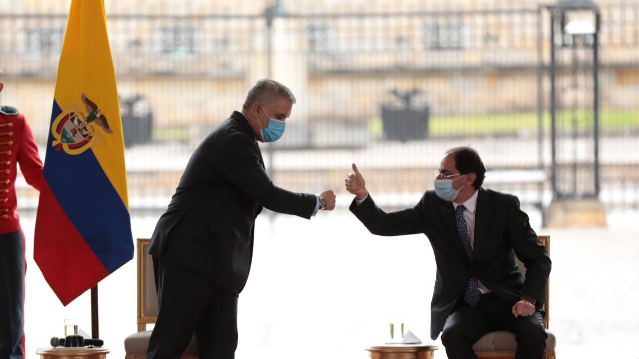 Presidente Duque, con el ministro de Hacienda, durante la sanción a la reforma tributaria