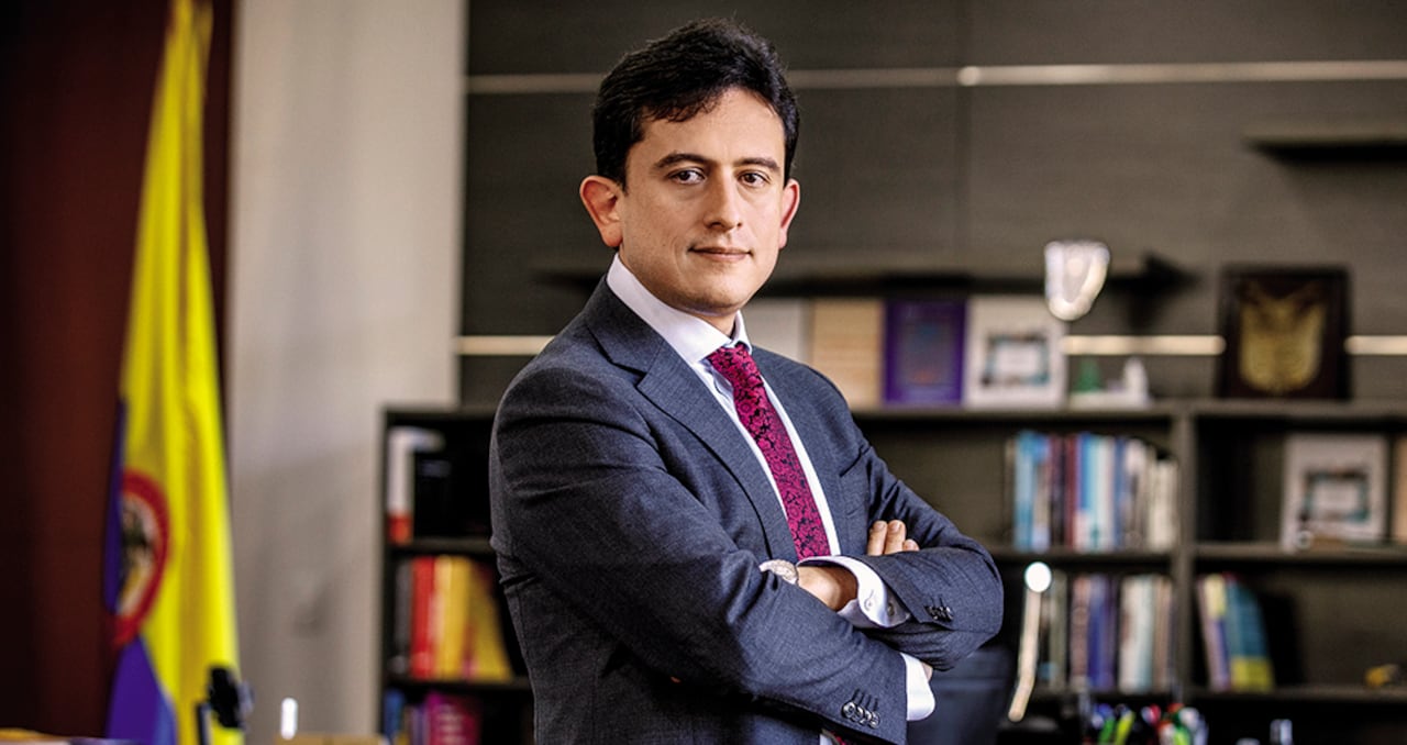 Luis Carlos Reyes negó estar de pelea con el ministro de Hacienda y dijo que la política económica actual no solo cambia normas, sino enfoques presupuestales para atender a la economía popular.