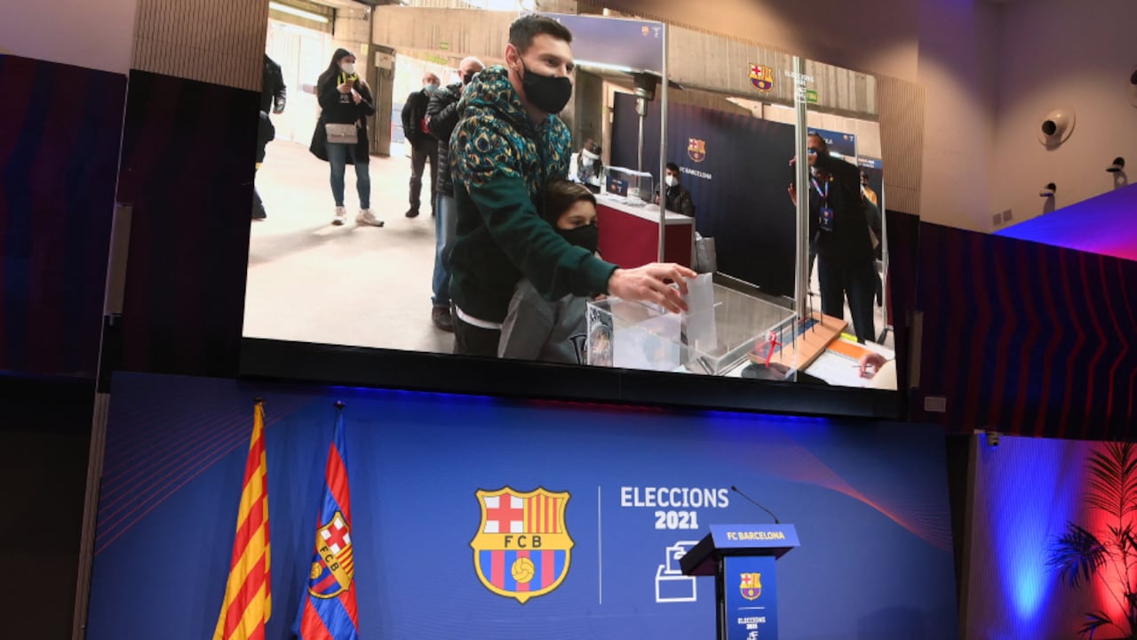 El jugador argentino depositó su voto para la presidencia del Barcelona. Foto: AFP / LLUIS GENE