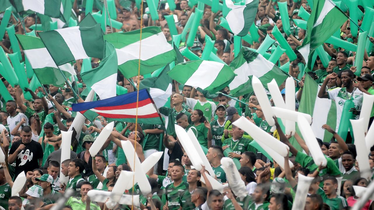 Hinchas del Deportivo Cali, alegres tras vencer a América.