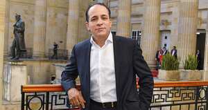 Alexánder López se disputa la presidencia del Senado.