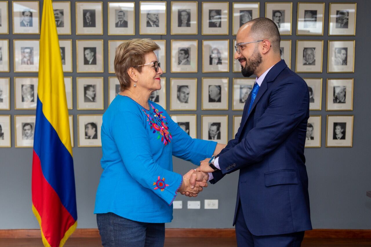 La Ministra del Trabajo, Gloria Inés Ramírez y el nuevo superintendente de Subsidio