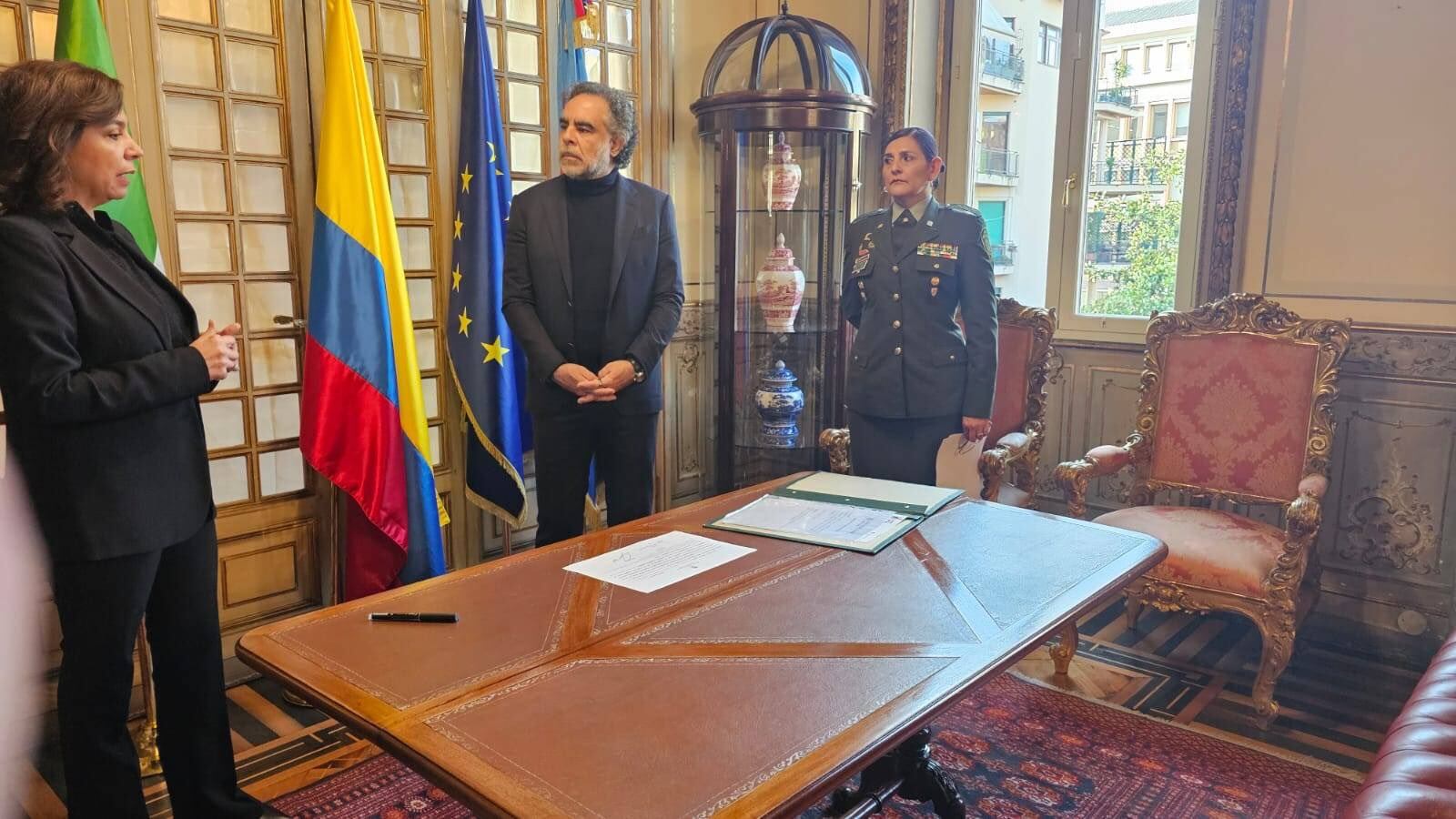 Armando Benedetti se posesionó en Europa.