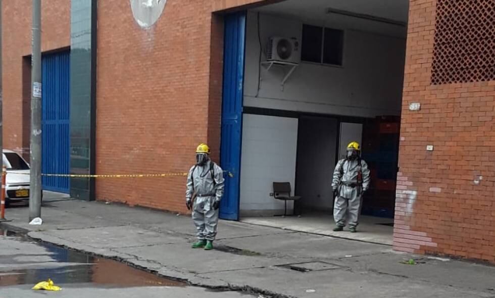 Al lugar del incidente se trasladaron varias unidades del cuerpo de bomberos para atender la situación.