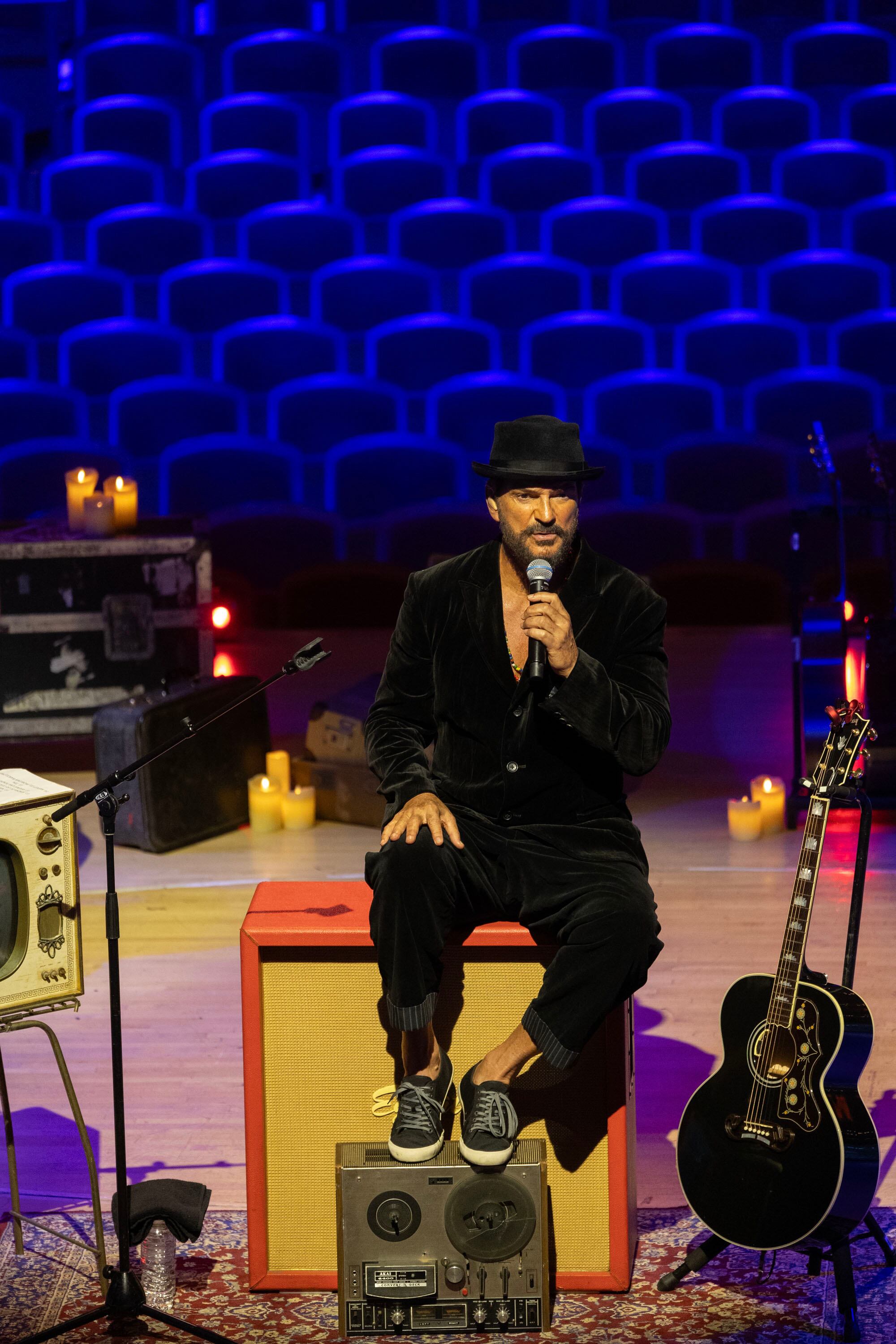 Ricardo Arjona, EL SECO, anuncia desde el mítico MADISON SQUARE GARDEN que estará nuevamente de gira tal y como todos sus seguidores se lo pedían.