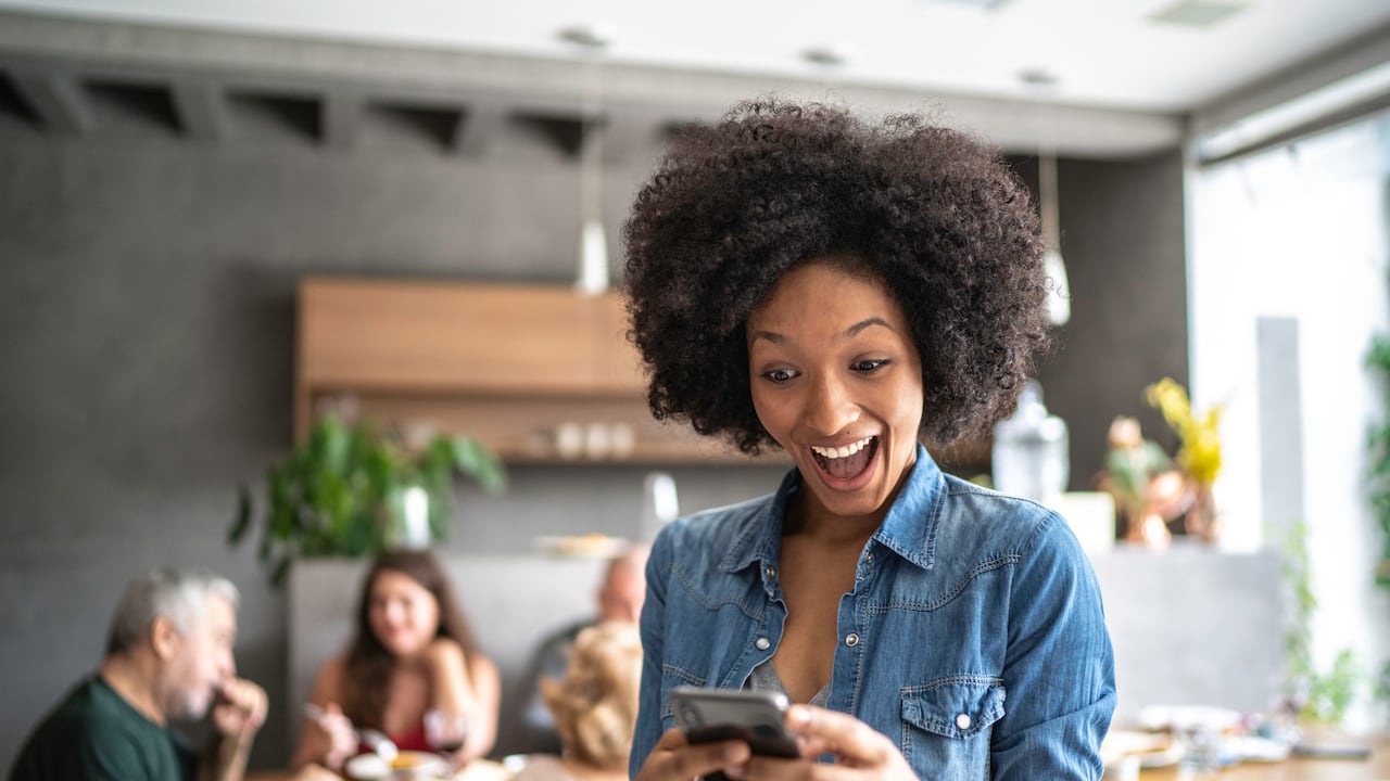 Un truco ingenioso permite a los usuarios leer mensajes sin que los demás sean notificados de su lectura.