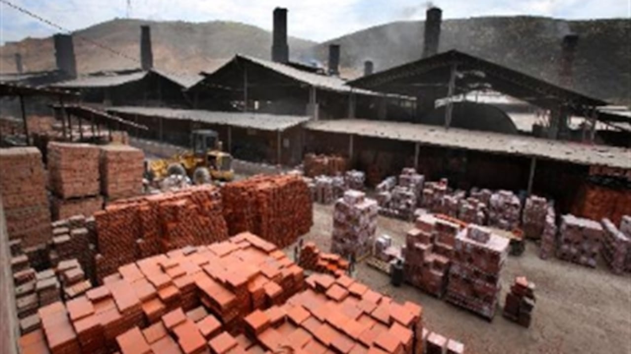 Ladrillos, Pisos y Tejas Moore no es la única ladrillera con problemas económicos.