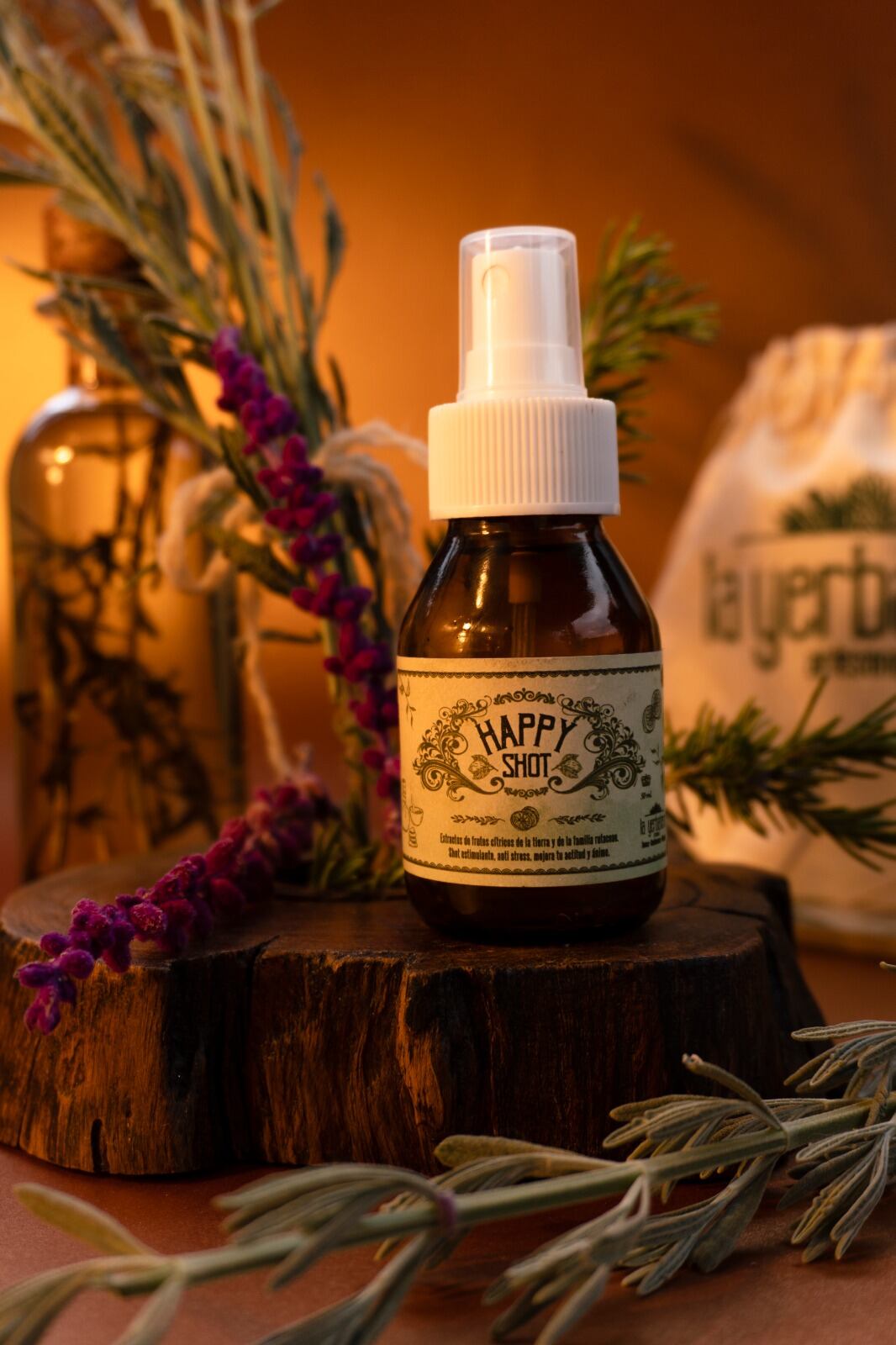 La esencia de La Yerbatera no radica en la promesa de resolver grandes problemas, sino en ofrecer alivio cotidiano.