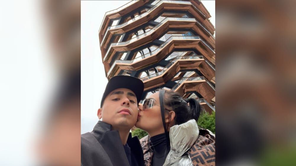 Cantando ‘El soltero feliz’, Felipe Saruma y Andrea Valdiri se despiden de su soltería