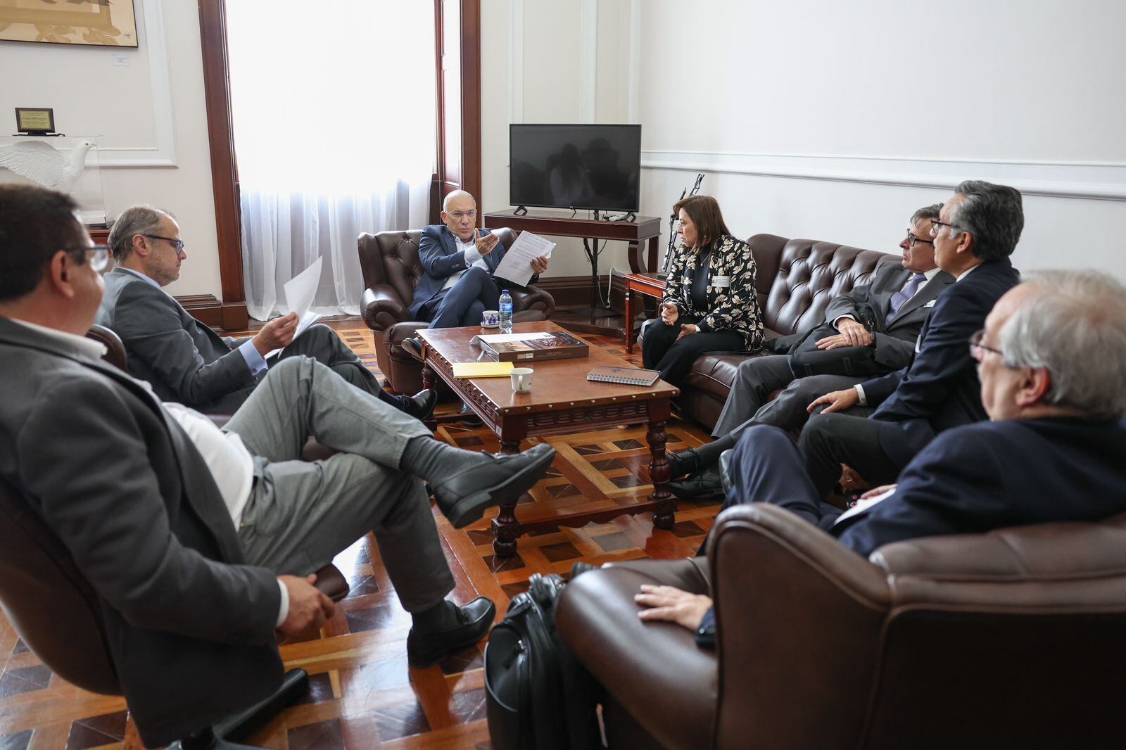 Roy Barreras con representantes de clínicas