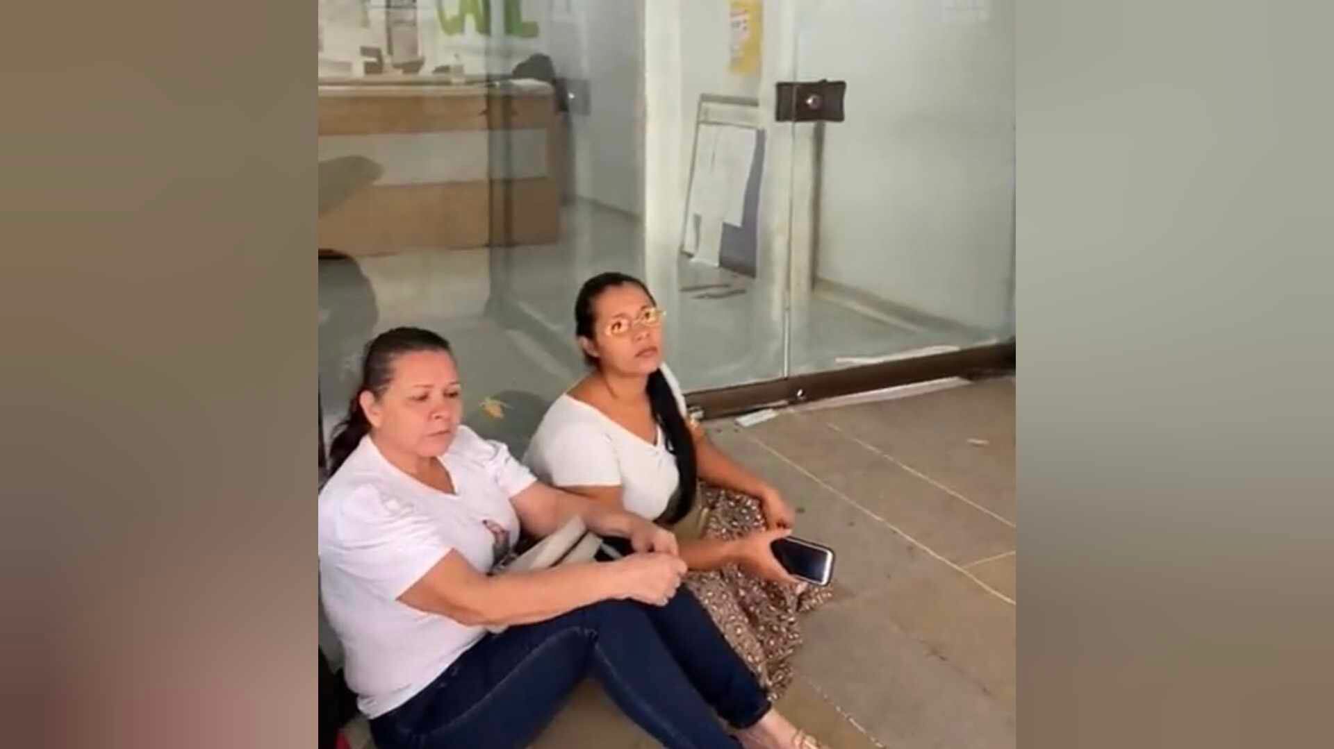 Las personas se encuentran esperando ser atendidas en el Centro de Atención Municipal Especializado.