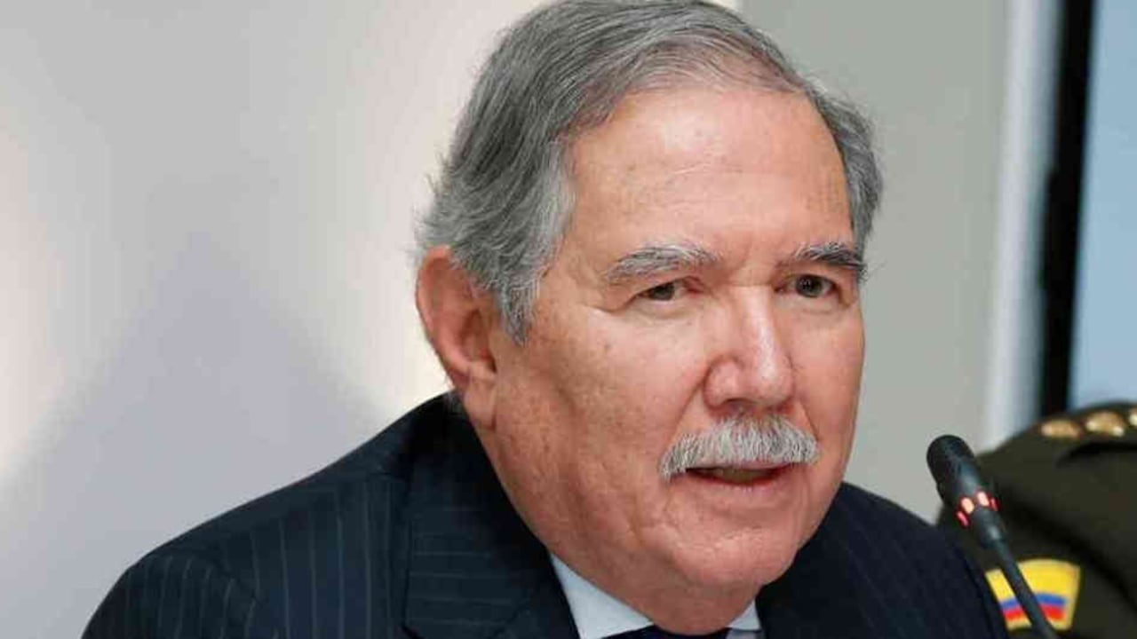 El debate contra el ministro Botero estaba programado para este miércoles a las 8 a.m.