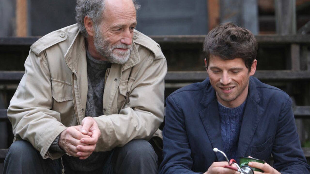 Gabriel Arcand y Pierre Deladonchamps (izquierda) protagonizan este drama de un hombre que comparte por primera vez con la familia del padre que nunca conoció.