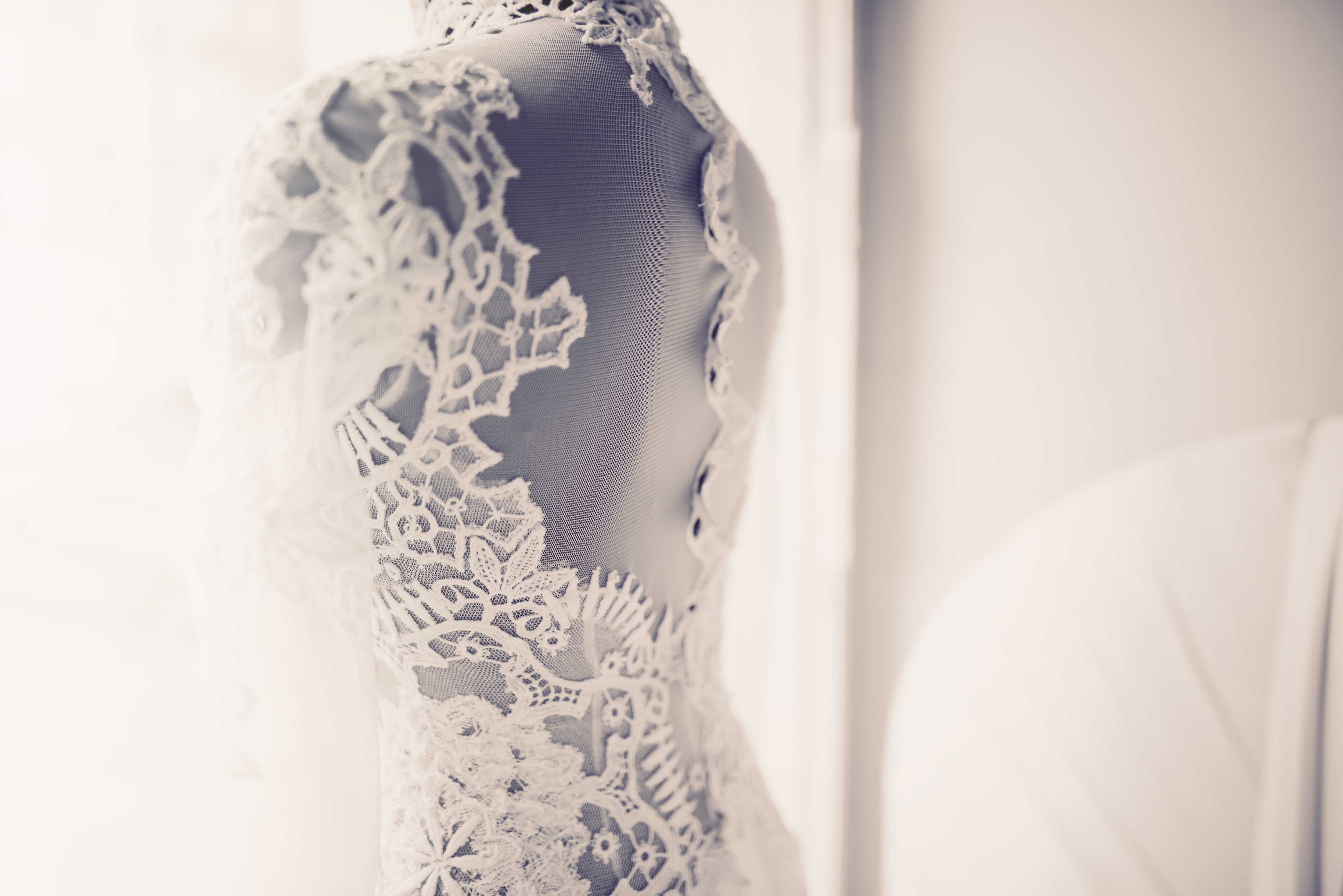 La leyenda cuenta que el maniquí le daría buena suerte a las mujeres que estarían cerca de casarse.