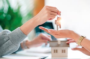 La vivienda de interés social mantiene su atractivo para los inversionistas por su alta demanda y los subsidios disponibles, mientras que la de mayor valor se beneficia por las menores tasas de interés.